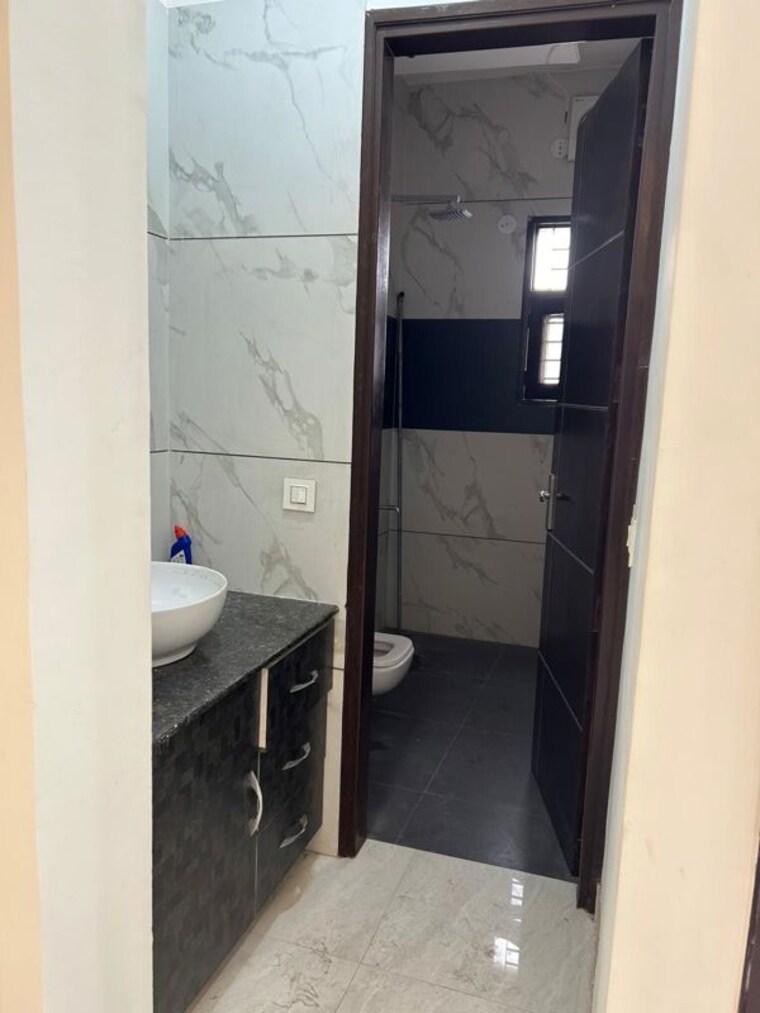 Bathroom, vision-homes-ghazipur 2 Bedroom 1700 Sq.Ft. Apartment In Ghazipur Zirakpur 10590084