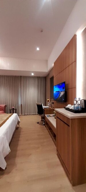 Bedroom in 3.5 BHK Apartment at Ambience Creacions, Sector 22 – for Sale