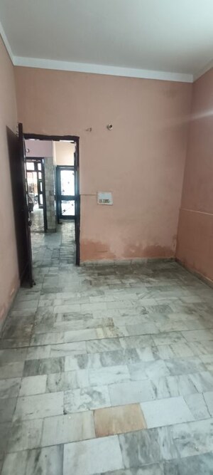 Room in 2 BHK Builder Floor at Saraswati Vihar – for Rent