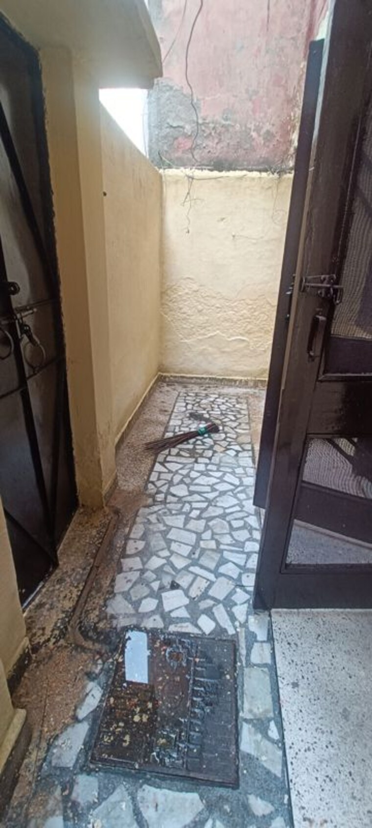 Balcony, saraswati vihar 2 Bedroom 1300 Sq.Ft. Builder Floor In Saraswati Vihar Delhi 10590023