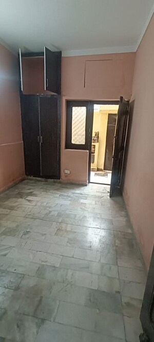 Room in 2 BHK Builder Floor at Saraswati Vihar – for Rent
