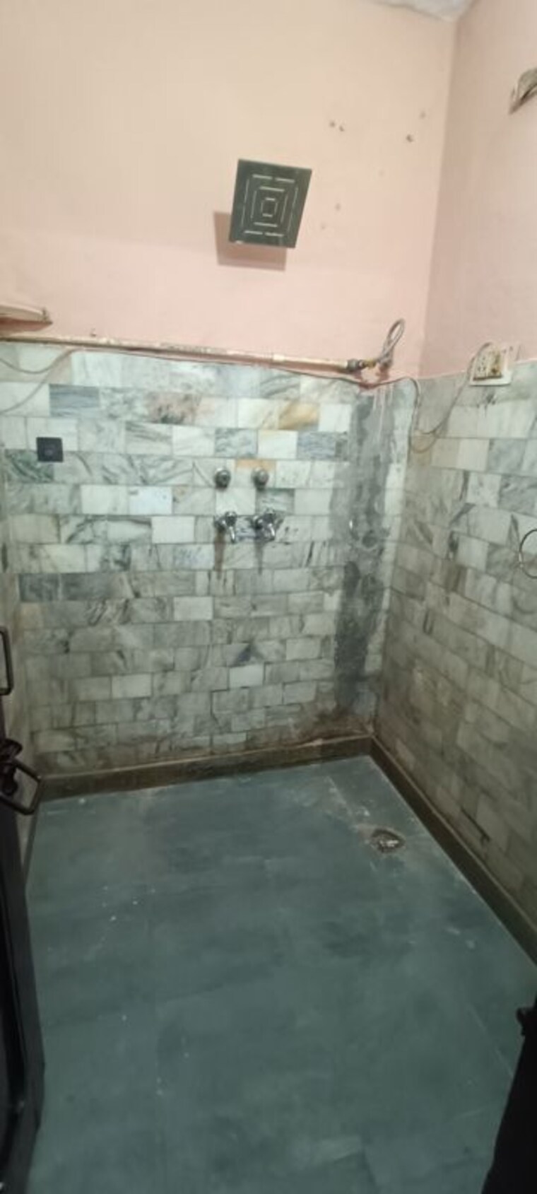 Bathroom, saraswati vihar 2 Bedroom 1300 Sq.Ft. Builder Floor In Saraswati Vihar Delhi 10590023