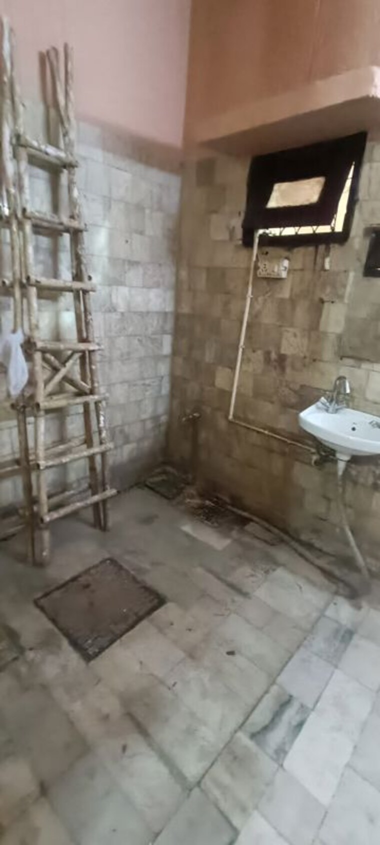 Bathroom, saraswati vihar 2 Bedroom 1300 Sq.Ft. Builder Floor In Saraswati Vihar Delhi 10590023