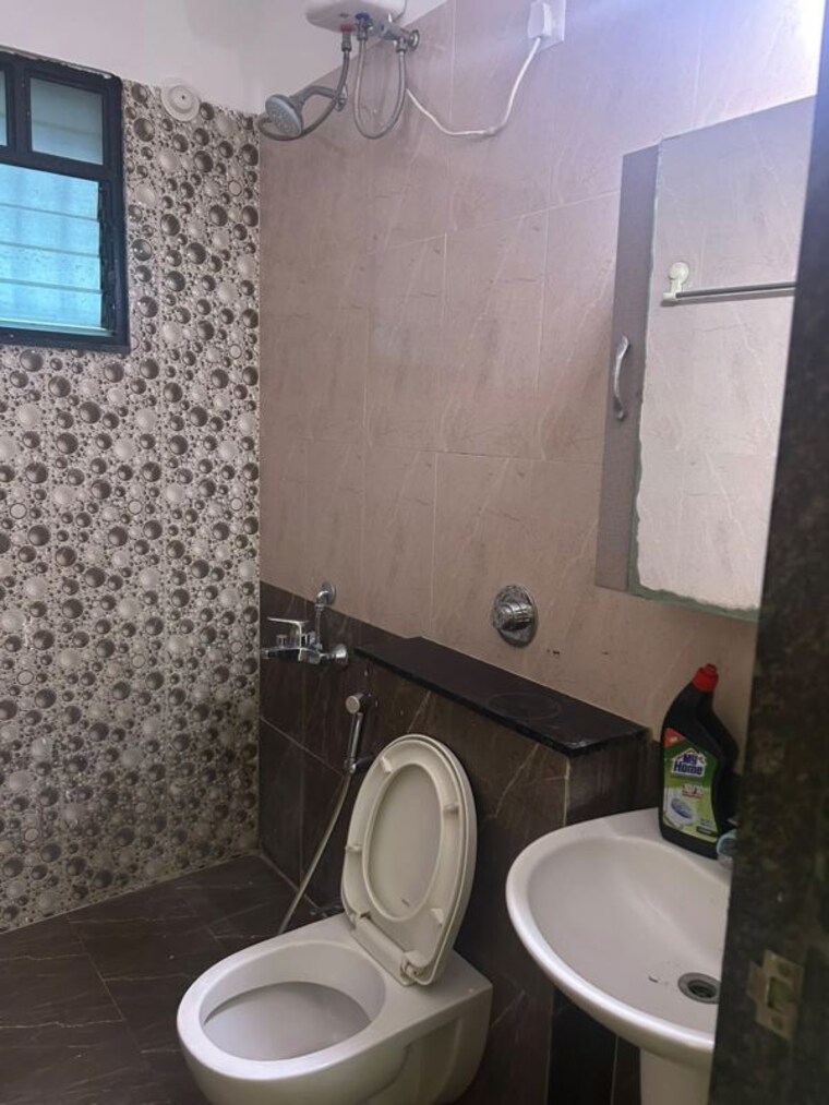 Bathroom, atul-western-hills-phase-2 2 Bedroom 950 Sq.Ft. Apartment In Baner Pune 10590117