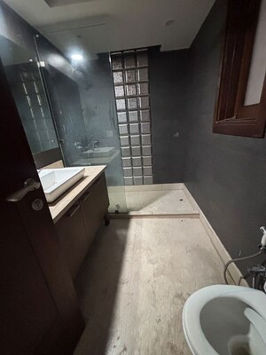 Team Area in 3 BHK Builder Floor at Shivalik Colony – for Rent