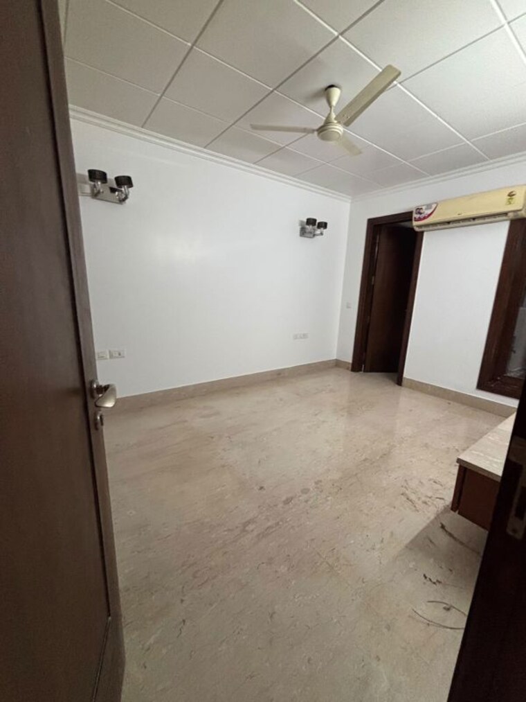 Room, shivalik colony 3 Bedroom 2000 Sq.Ft. Builder Floor In Shivalik Colony Delhi 10590127