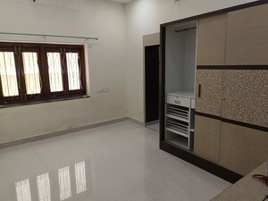 Room in 3 BHK Builder Floor at Banjara Hills – for Rent