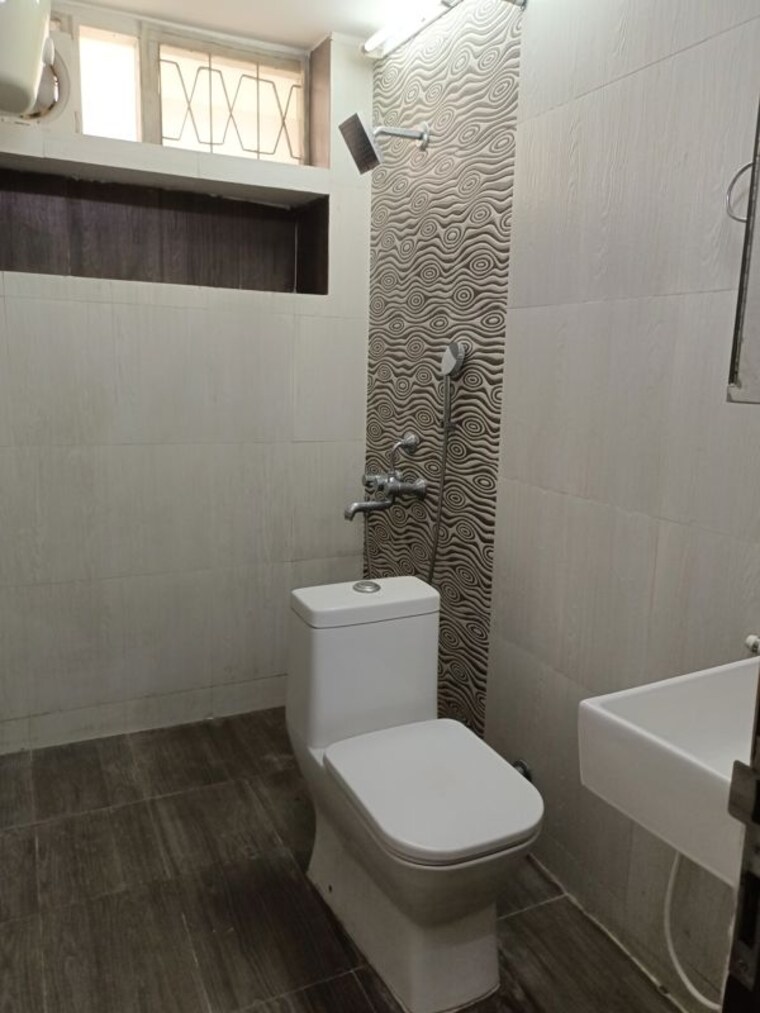 Bathroom, banjara hills 3 Bedroom 2800 Sq.Ft. Builder Floor In Banjara Hills Hyderabad 10590125