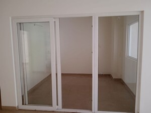 Room in 3.5 BHK Apartment at Emaar Emerald Floors Premier, Sector 65 – for Rent