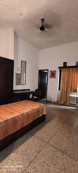 Bedroom in 3 BHK Apartment at Defence Colony – for Rent