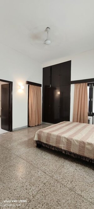 Bedroom in 3 BHK Apartment at Defence Colony – for Rent
