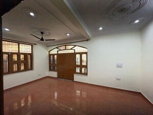 Room in 2 BHK Builder Floor at Sector 39 – for Rent