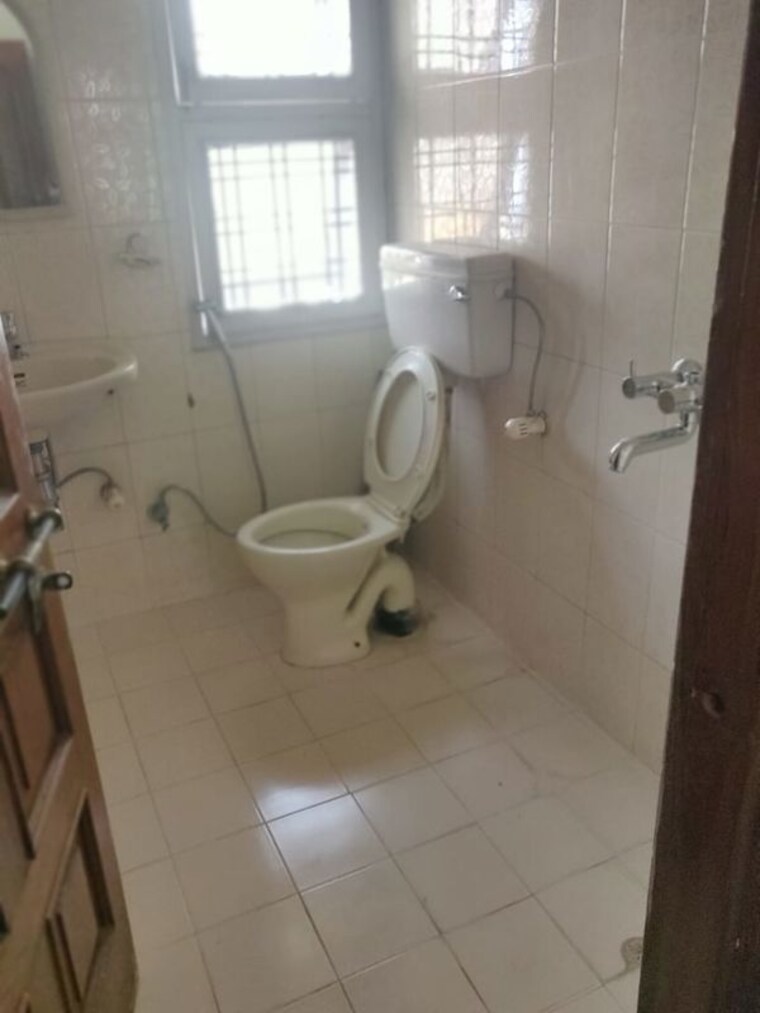 Bathroom, banjara hills 4 Bedroom 5000 Sq.Ft. Independent House In Banjara Hills Hyderabad 10590152