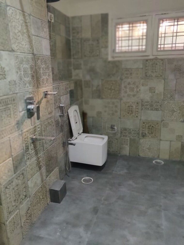 Bathroom, banjara hills 4 Bedroom 5000 Sq.Ft. Independent House In Banjara Hills Hyderabad 10590152