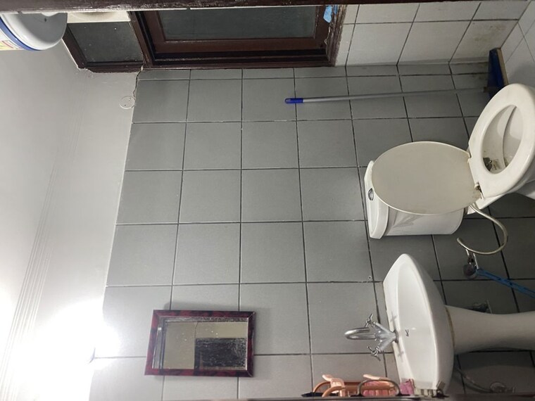 Bathroom, nagla road 1 RK 475 Sq.Ft. Apartment In Nagla Road Zirakpur 10590165