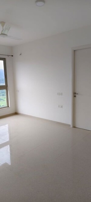 Room in 2 BHK Apartment at Hiranandani Fortune City, New Panvel – for Sale