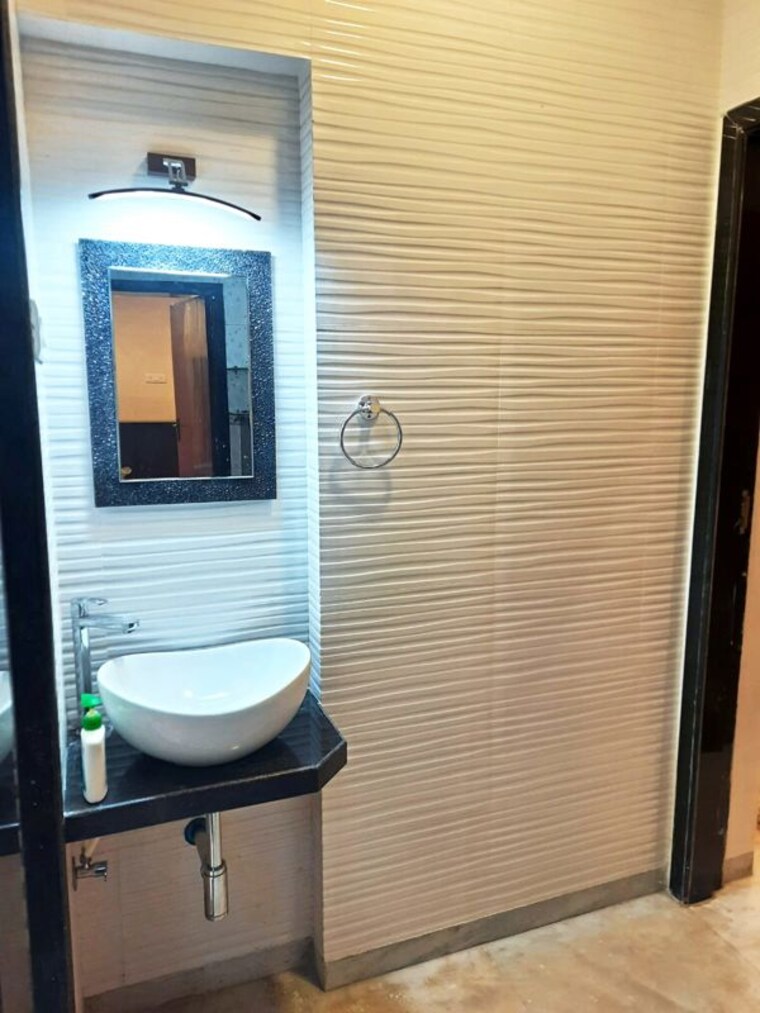 Bathroom, navyug-chs-santacruz-east 2 Bedroom 700 Sq.Ft. Apartment In Santacruz East Mumbai 10590168