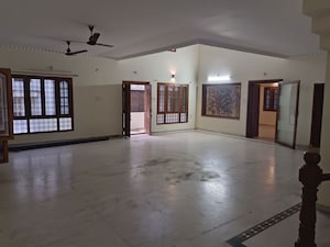 Room in 6+ BHK Independent House at Jubilee Hills – for Rent