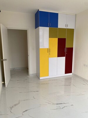 Room in 2.5 BHK Apartment at Mantri Lithos, Thanisandra – for Rent