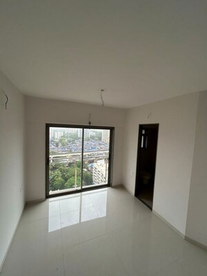 Room in 1.5 BHK Apartment at Sheth Avante, Kanjurmarg West – for Rent