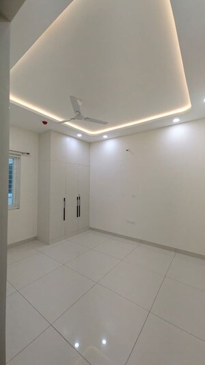 Room in 2.5 BHK Apartment at Aparna Zenon, Puppalaguda – for Rent