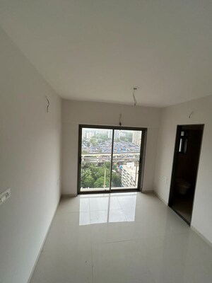 Room in 2 BHK Apartment at Sheth Avante, Kanjurmarg West – for Rent