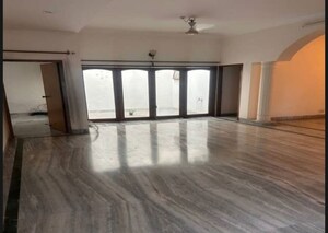 Room in 4 BHK Villa at Vishwas Khand – for Rent