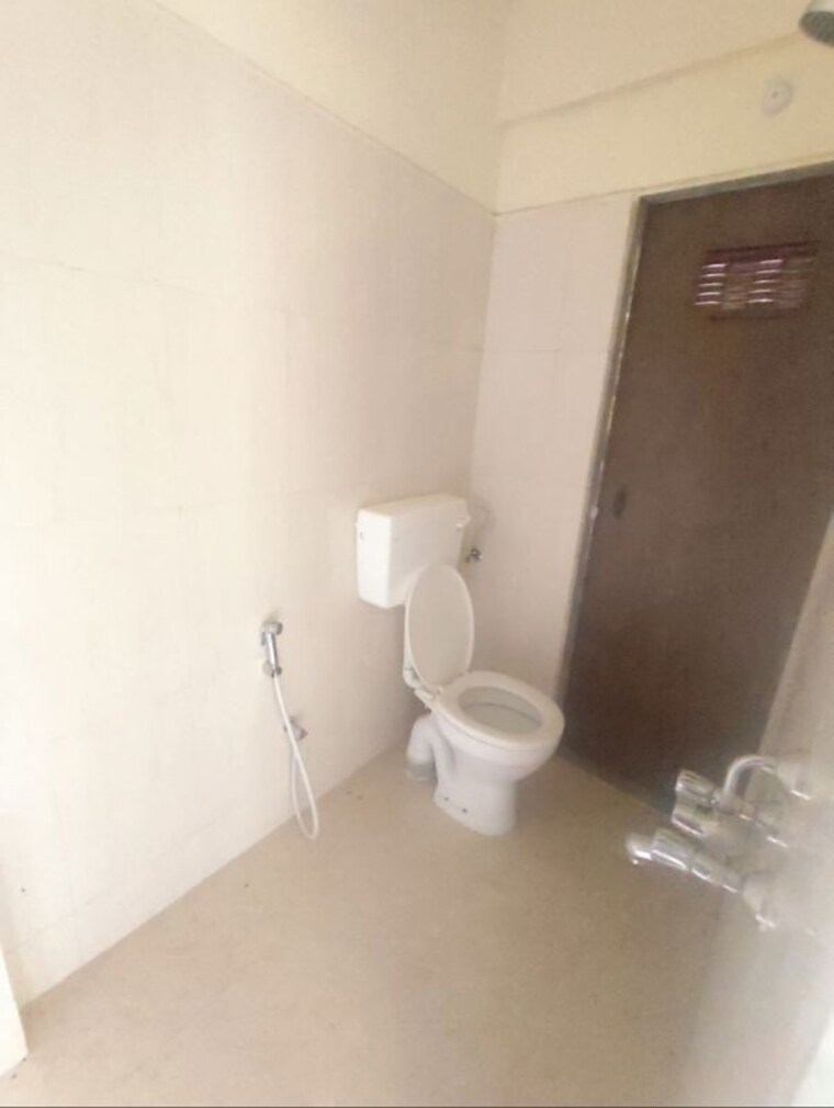 Bathroom, paradigm-zenith-pushpanjali-residency-phase-iii 2 Bedroom 850 Sq.Ft. Apartment In Ghodbunder Road Thane 10590367