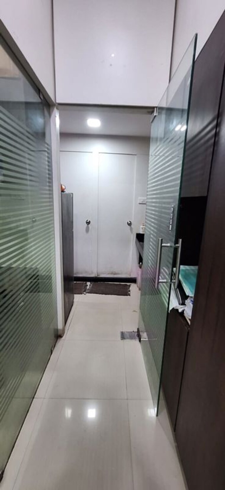 Bathroom, laxmi-industrial-estate-lower-parel Commercial Office Space 650 Sq.Ft. In Lower Parel Mumbai 10590444