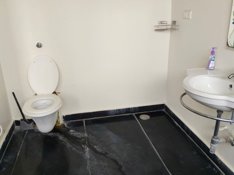 Bathroom, banjara hills 3 Bedroom 5000 Sq.Ft. Independent House In Banjara Hills Hyderabad 10590457