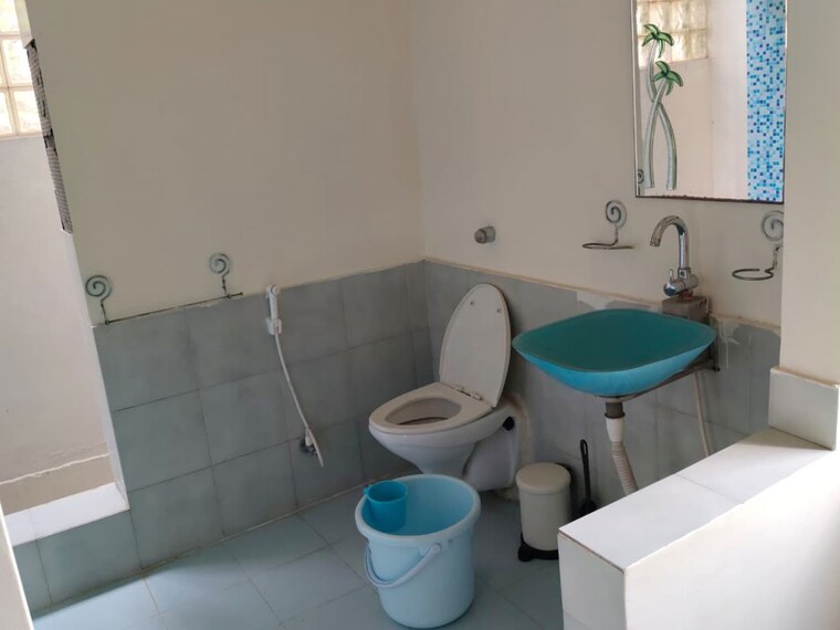 Bathroom, banjara hills 3 Bedroom 5000 Sq.Ft. Independent House In Banjara Hills Hyderabad 10590457