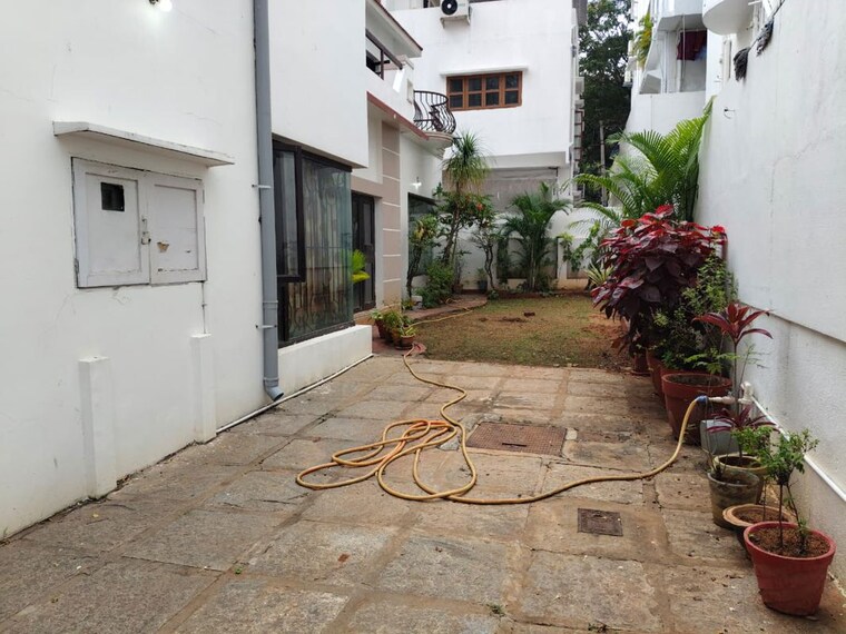  Parking, banjara hills 3 Bedroom 5000 Sq.Ft. Independent House In Banjara Hills Hyderabad 10590457