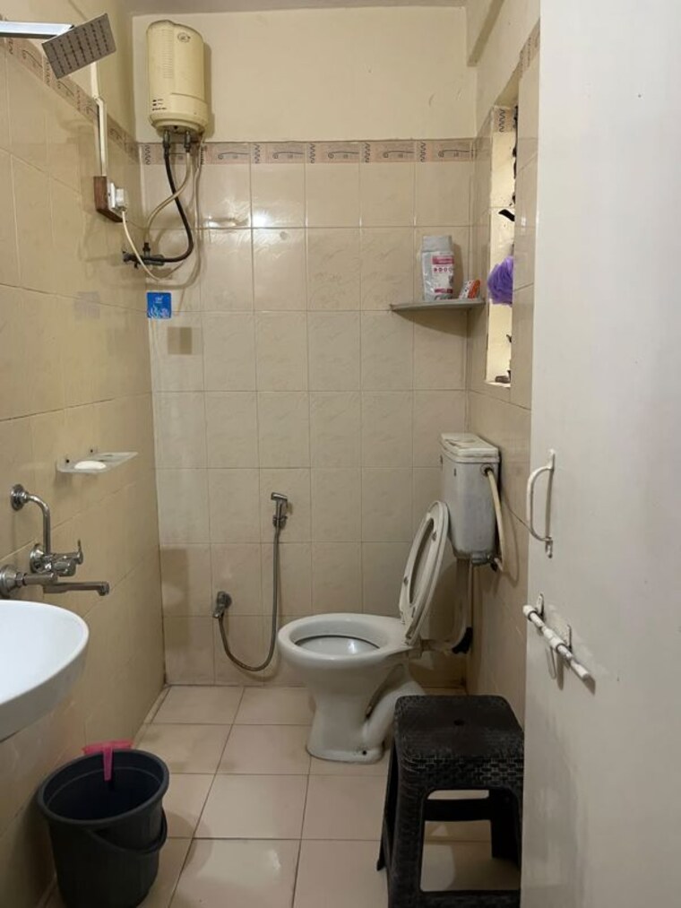Bathroom, laxmi-nagar-society 2 Bedroom 850 Sq.Ft. Apartment In Dhanori Pune 10590474