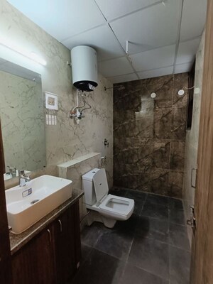 Bathroom in 1 BHK Builder Floor at Sector 40 – for Rent