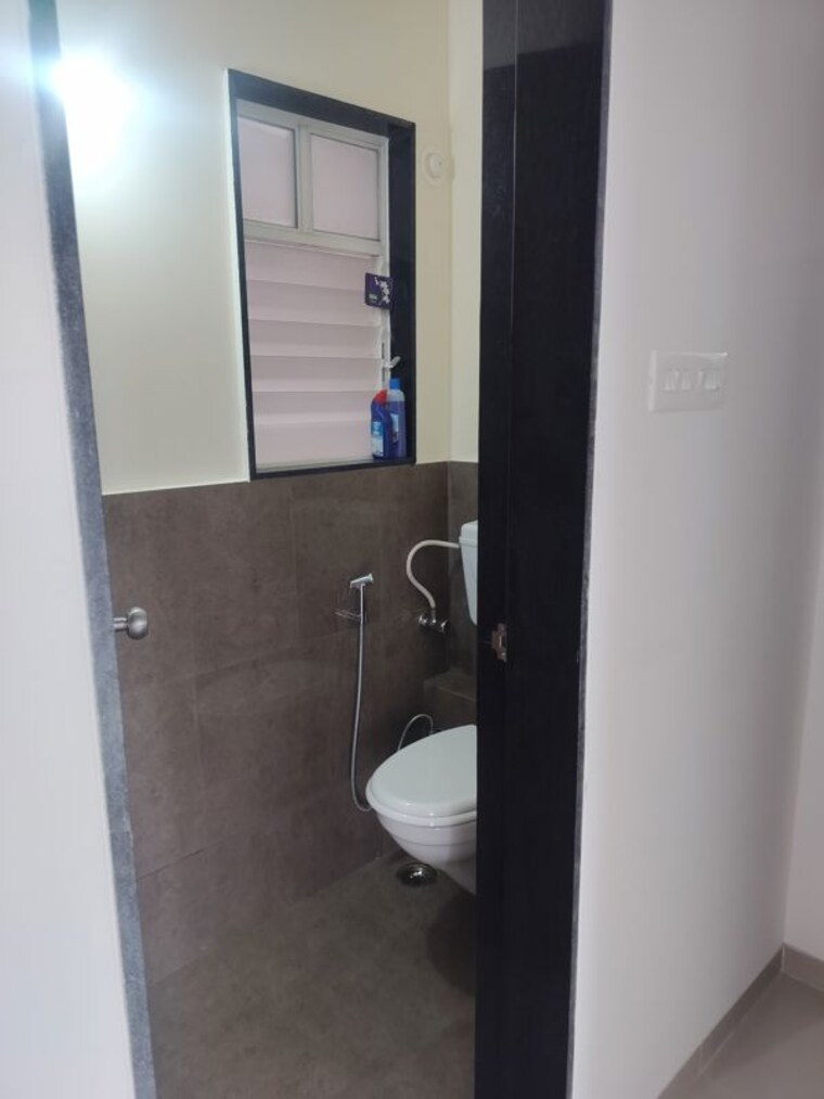 Bathroom, nyati-era 1 Bedroom 500 Sq.Ft. Apartment In Dhanori Pune 10590490