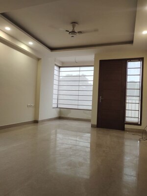 Room in 3 BHK Builder Floor at Saket – for Rent