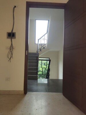 Room in 3 BHK Builder Floor at Saket – for Rent