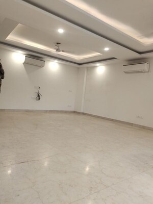 Room in 3 BHK Builder Floor at Saket – for Rent