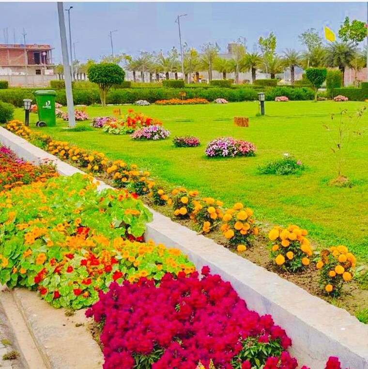Garden, awas-vikas-flat 4 Bedroom 3260 Sq.Ft. Villa In Vrindavan Yojna Lucknow 10590541