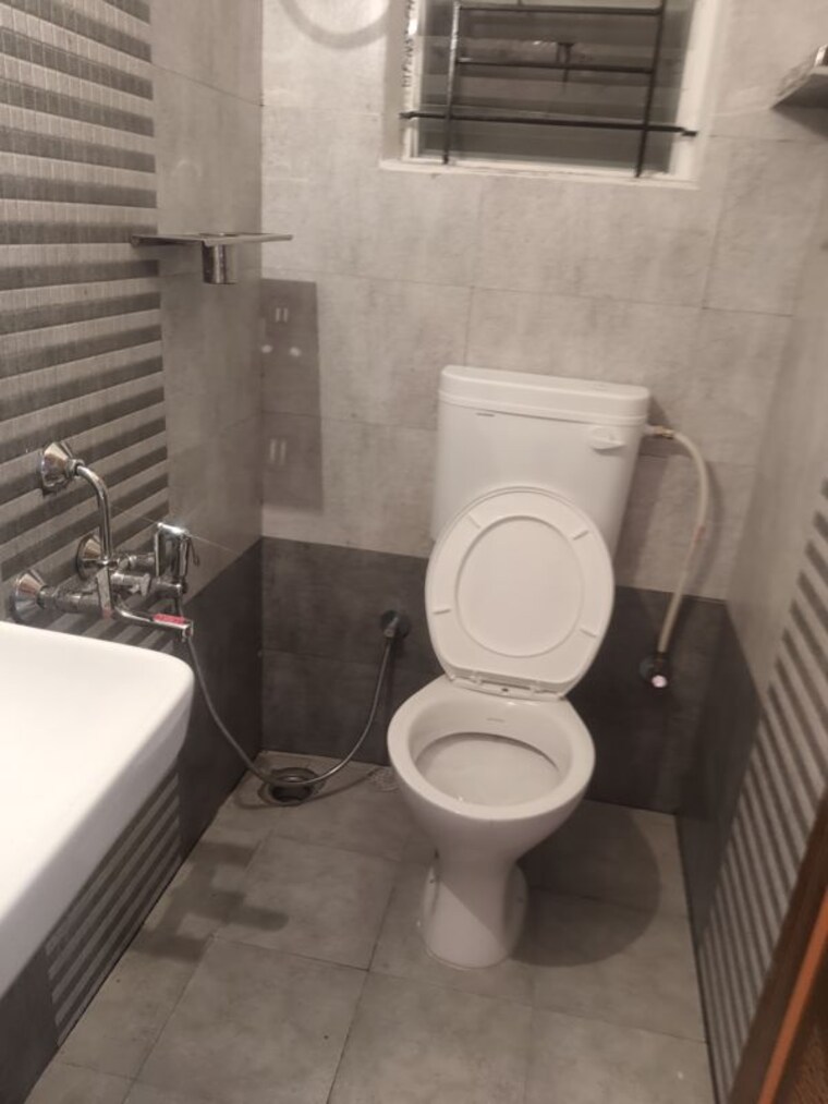 Bathroom, sri-sai-nilayam-hsr 2 Bedroom 900 Sq.Ft. Apartment In Hsr Layout Bangalore 10590552