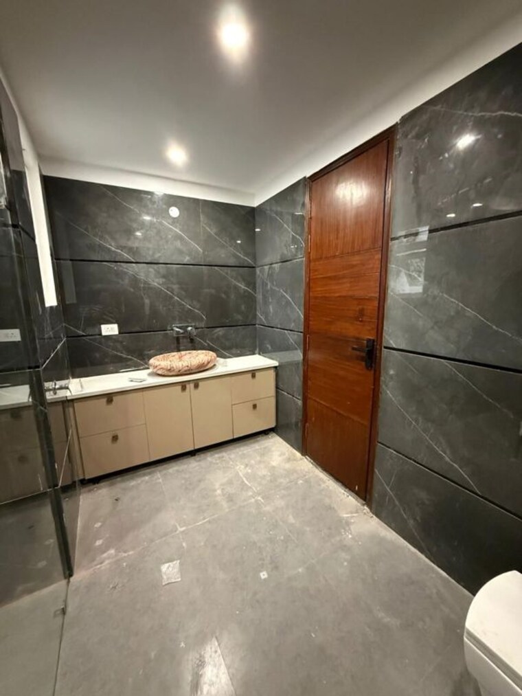 Kitchen, sector 31 3.5 Bedroom 250 Sq.Yd. Builder Floor In Sector 31 Faridabad 10590550
