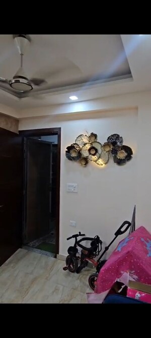 Parking in 3 BHK Builder Floor at Vasundhara Sector 5 – for Sale