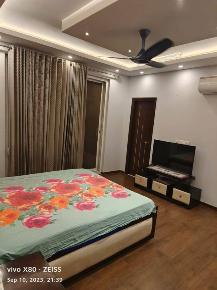 Bedroom, ansal-esencia-sovereign-floors 4 Bedroom 300 Sq.Yd. Builder Floor In Sector 67 Gurgaon 10590585