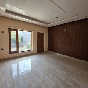 Room in 3 BHK Apartment at Gaur City 2 - 14th Avenue, Sector 16c Greater Noida – for Rent