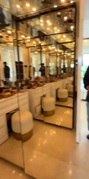 Living Room in 4 BHK Apartment at Raheja Reflections, Kandivali East – for Sale