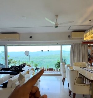 Team Area in 4 BHK Apartment at Raheja Reflections, Kandivali East – for Sale