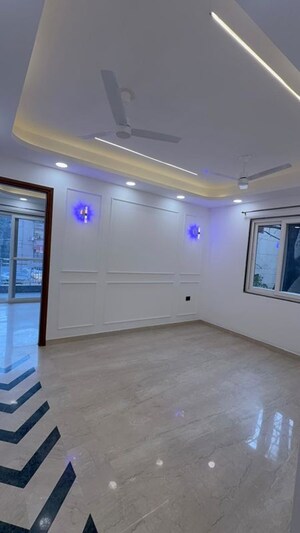 Room in 2 BHK Builder Floor at Kalkaji – for Rent