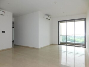 Room in 4 BHK Apartment at Piramal Mahalaxmi, Mahalaxmi – for Rent