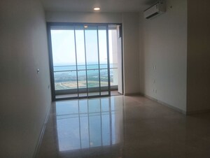 Room in 3 BHK Apartment at Piramal Mahalaxmi, Mahalaxmi – for Rent