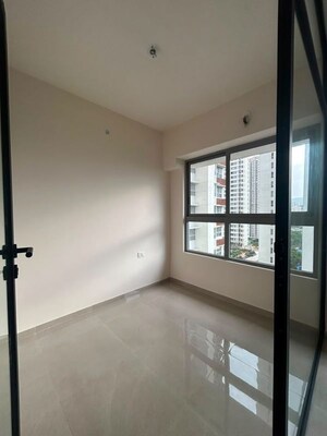 Room in 2 BHK Apartment at Piramal Vaikunth, Balkum Pada – for Rent